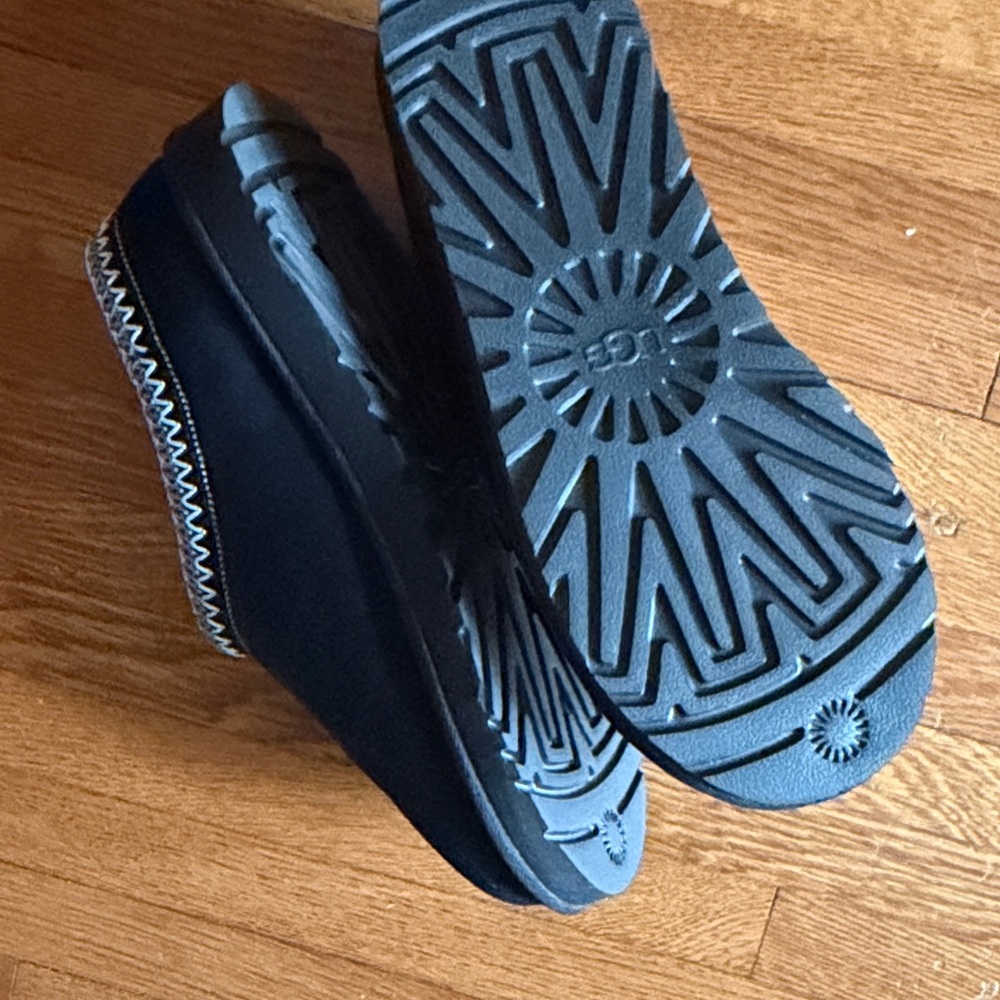 UGG Tasman Black Suede Slip-On Moccasin. Women’s size 9 - Picture 2 of 4